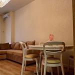 🏡 شقة 2+1 للإيجار في باتومي – أنغيسا 3، زقاق 8 📍